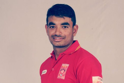 Aniruddha Joshi early life