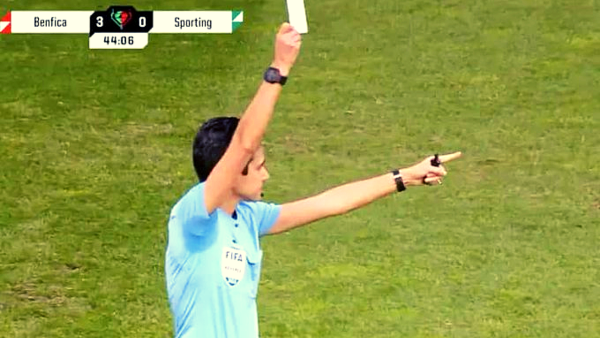 Football News : All you should know about the first ever “White Card” shown in Portugal