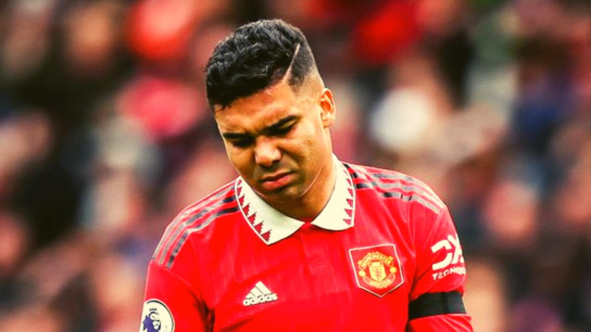 Watch : Manchester United Midfielder Casemiro get sent off for this challenge! The Brazilian will now miss United’s next 4 games!