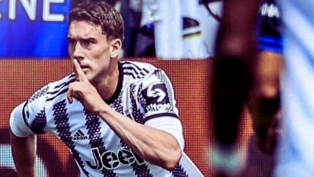 Watch : Juventus Striker Dusan Vlahovic get racially abused by Atalanta fans during their Serie A tie!