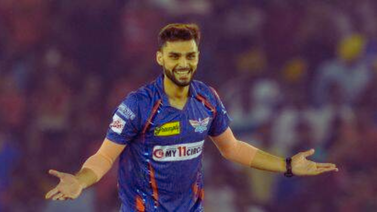 Crowd at Eden Gardens shout “Kohli-Kohli” in front of Naveen Ul-Haq! The Afghan pacer gives heated reaction!