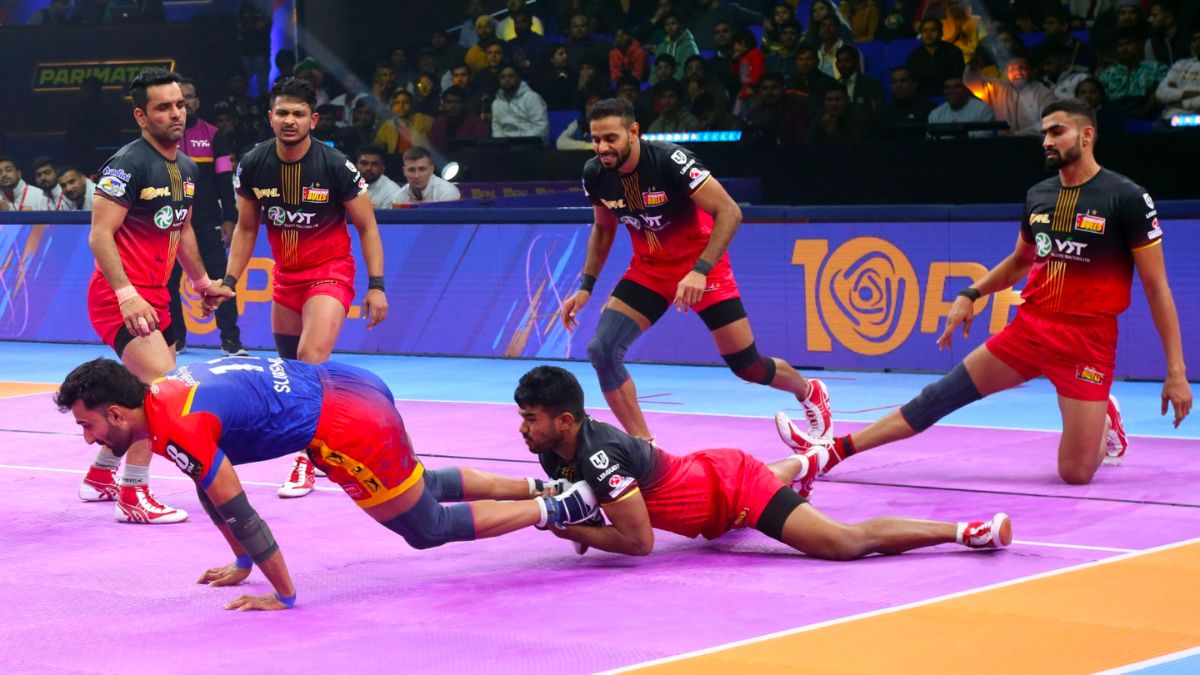 In first home game, Pardeep Narwal’s SUPER 10 takes UP Yoddhas over the line against Bengaluru Bulls