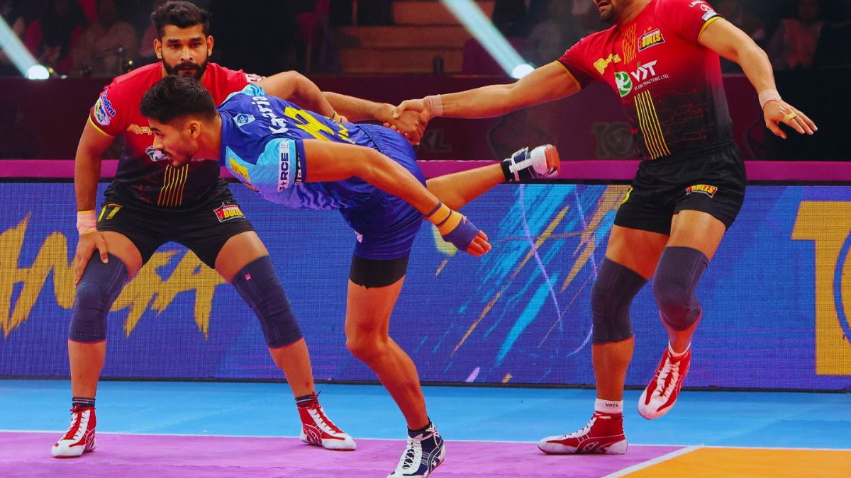Maninder Singh Powers Bengal Warriors to Clinical Win Over Bengaluru Bulls in historic 1000th Pro Kabaddi League match