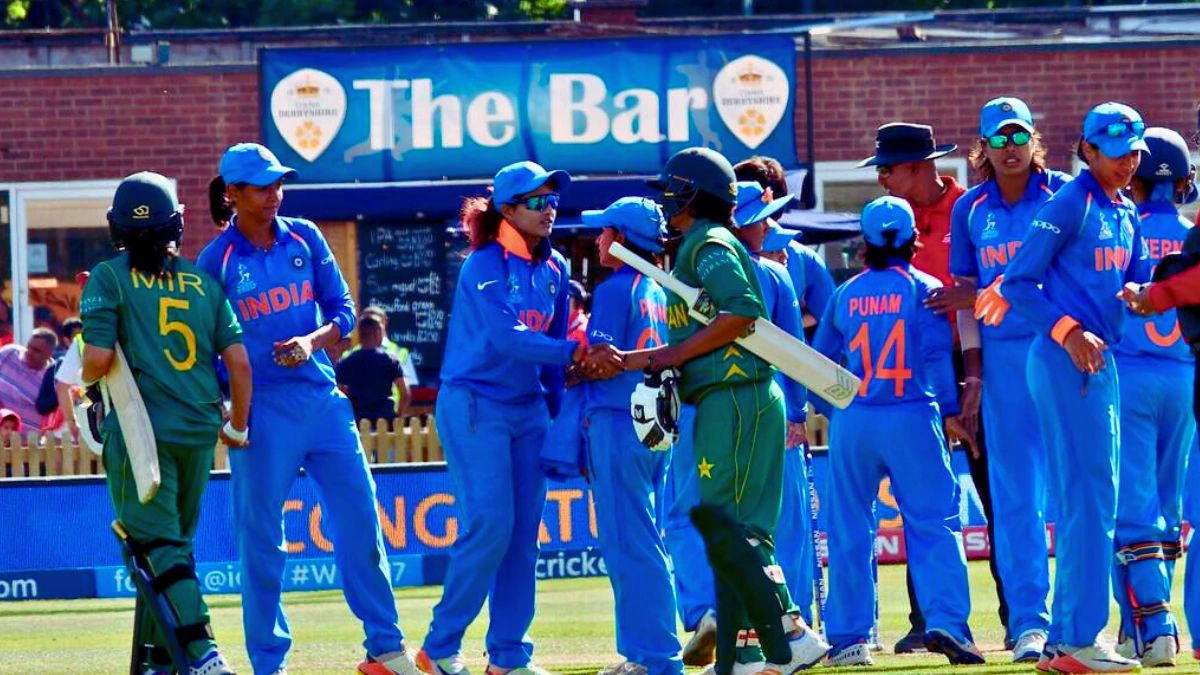 India W vs Pak W Live Updates : Team India scored 77 runs at the loss of 2 wickets in 19 overs in Colombo